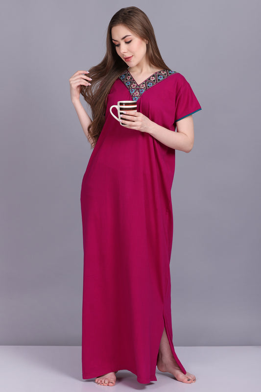 Camisón de mujer color magenta liso | Camisón largo | Cuello bordado | Con bolsillo